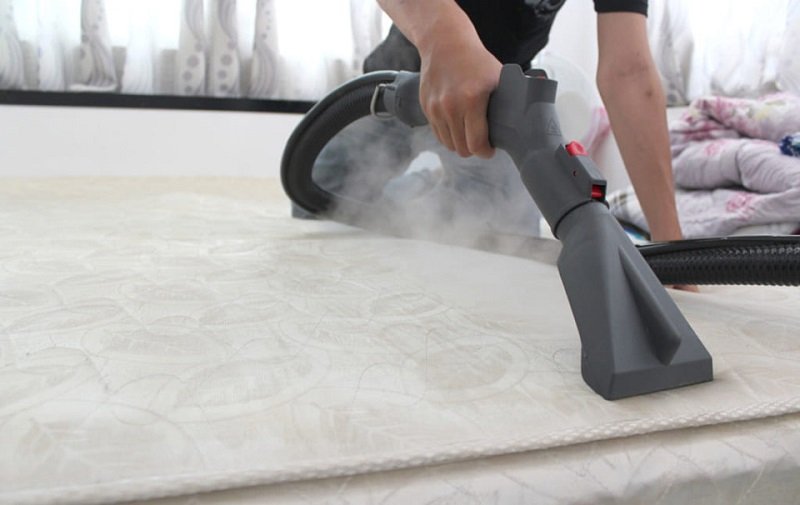 Hướng dẫn chi tiết cách giặt nệm lò xo sạch sẽ ngay tại nhà 1 cach giat nem sach