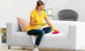 cach lam sach ghe sofa da trang hieu qua